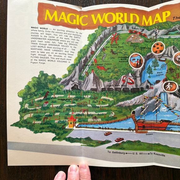 1970's Magic World Pigeon Forge Tennessee Vintage Travel Brochure with Park Map - Picture 5 of 13